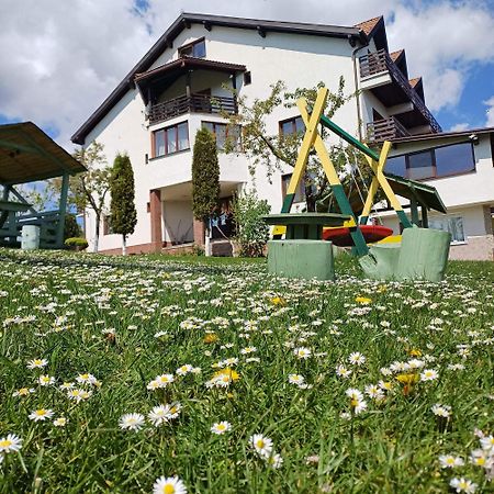 Pensiunea Tabacaru เปชเตรา ภายนอก รูปภาพ